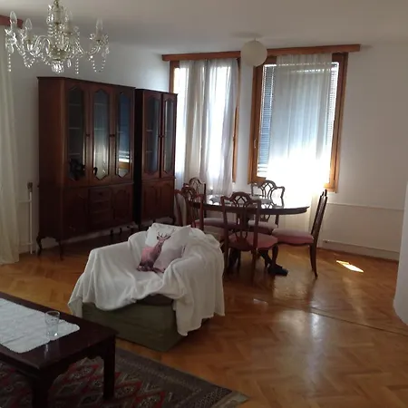 Lovely Two Bedroom In Marin Dvor Apartman *